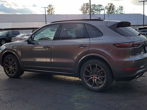 Used 2021 Porsche Cayenne S image 6