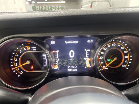 Used 2019 Jeep Wrangler Unlimited Sahara image 31