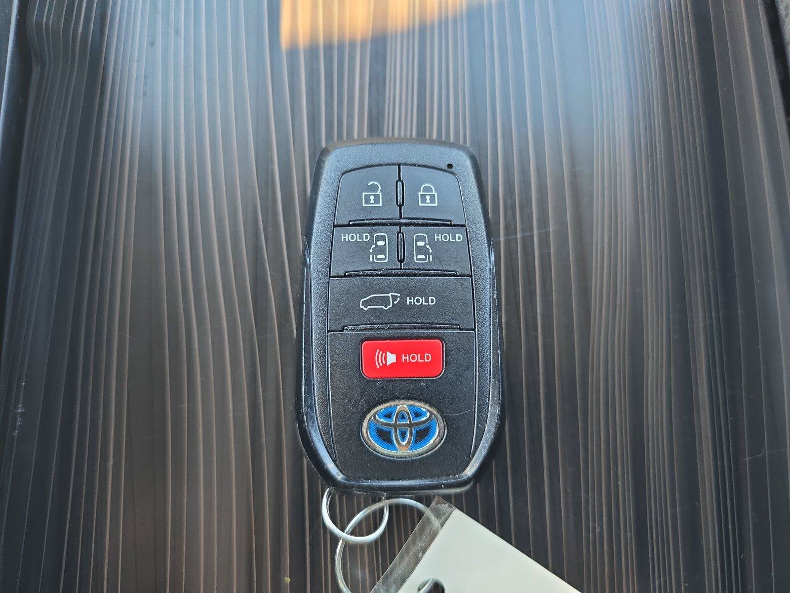 Used 2021 Toyota Sienna Limited FWD image 29