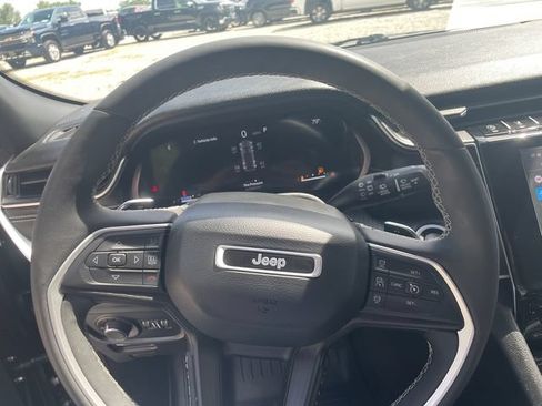 Used 2023 Jeep Grand Cherokee Altitude AWD/4WD image 28