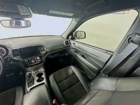 Used 2020 Jeep Grand Cherokee Altitude image 11