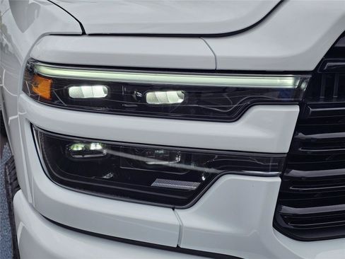 New 2026 RAM 2500 Laramie AWD/4WD image 4