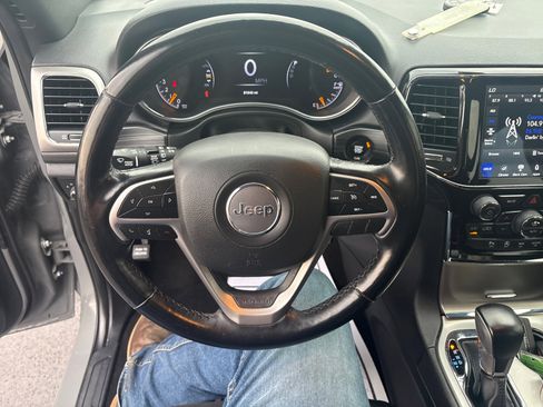 Used 2022 Jeep Grand Cherokee Laredo X image 14