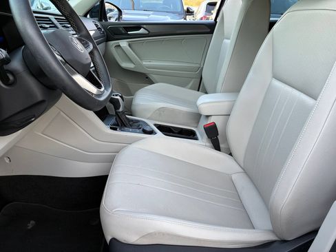 Used 2023 Volkswagen Tiguan SE AWD/4WD image 15