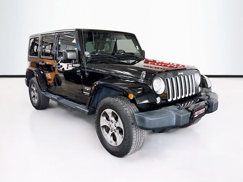 Used 2017 Jeep Wrangler Unlimited Sahara AWD/4WD image 3