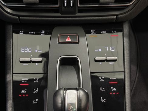 Certified 2023 Porsche Macan image 37