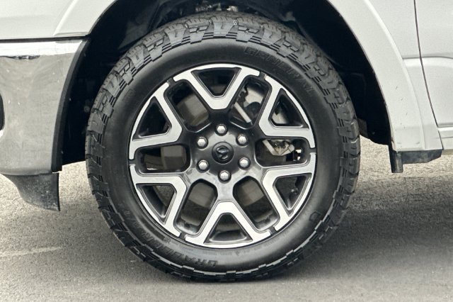 Used 2025 RAM 1500 Laramie AWD/4WD image 31