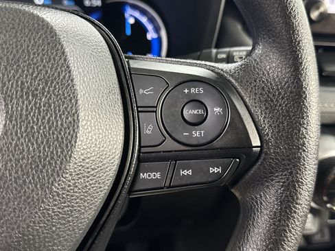 Used 2025 Toyota RAV4 XLE AWD/4WD image 44