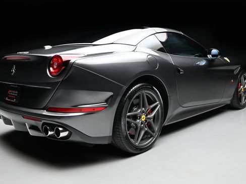 Used 2016 Ferrari California T image 35