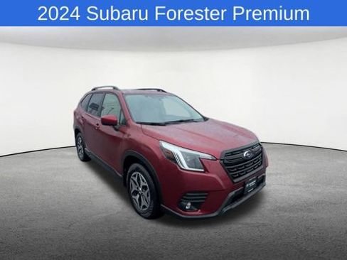 Used 2024 Subaru Forester Premium AWD/4WD image 2