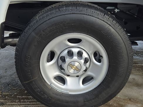 Used 2025 Chevrolet Express 2500 w/ Driver Convenience Package image 10