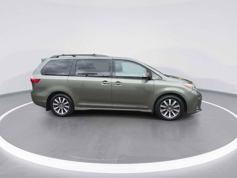 Certified 2020 Toyota Sienna Limited Premium image 9