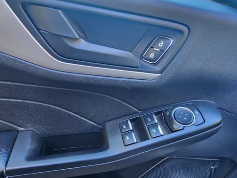 Used 2022 Ford Escape SE FWD image 33