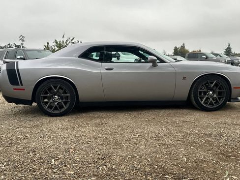 Used 2016 Dodge Challenger R/T Scat Pack w/ Leather Interior Group image 9