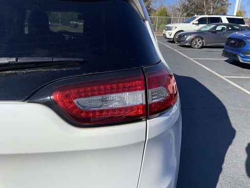 Used 2016 Jeep Cherokee Sport image 17