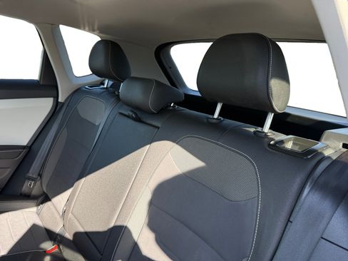 Certified 2025 Volkswagen Taos SE w/ Panoramic Sunroof Package FWD image 16