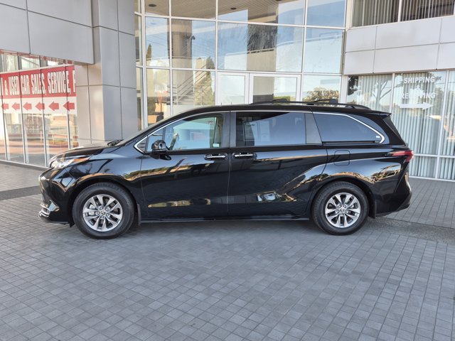 Used 2022 Toyota Sienna XLE w/ XLE Plus Package FWD image 13