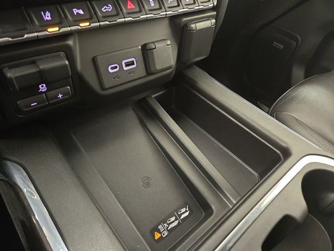 Certified 2022 Chevrolet Silverado 2500 LTZ w/ LTZ Plus Package image 27