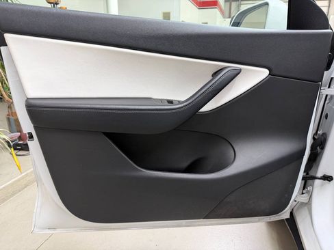 Used 2021 Tesla Model Y Long Range AWD/4WD image 11