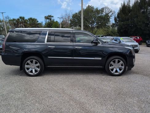 Used 2019 Cadillac Escalade ESV Premium Luxury RWD image 2