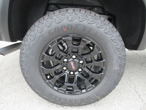 New 2026 GMC Canyon Elevation w/ Convenience Package RWD image 8