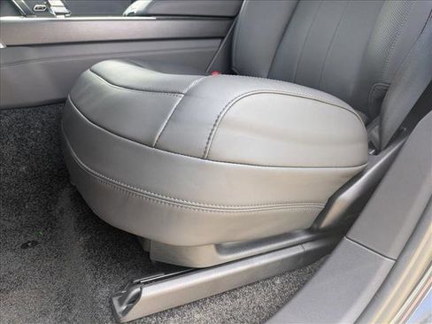 New 2025 Land Rover Range Rover Long Wheelbase SE image 4