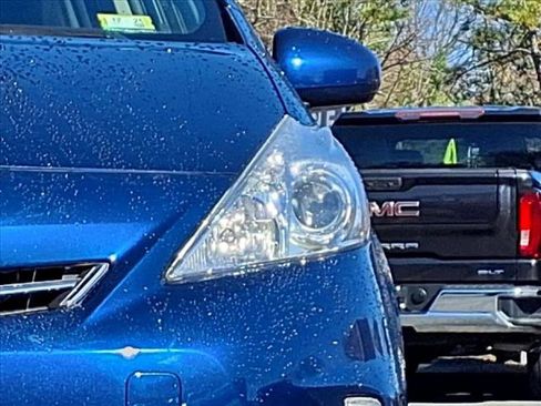 Used 2014 Toyota Prius V Two image 16