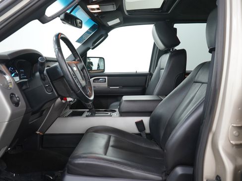 Used 2017 Ford Expedition XLT w/ Equipment Group 202A image 29