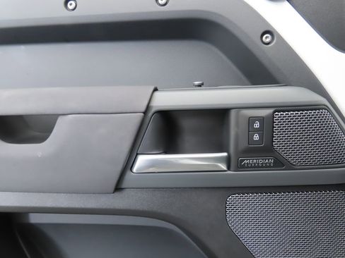 Certified 2023 Land Rover Defender 90 X-Dynamic SE image 22