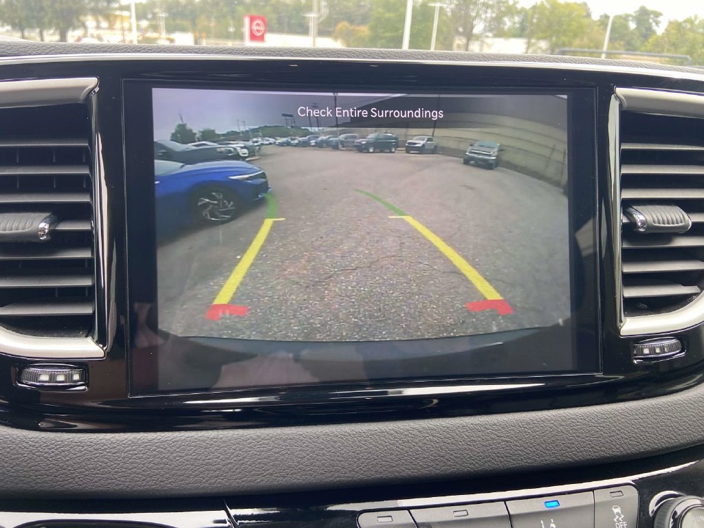 Used 2024 Chrysler Pacifica Touring-L FWD image 19