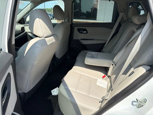 Used 2023 Nissan Rogue SV w/ SV Premium B Package FWD image 6