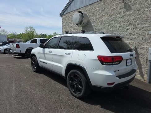 Used 2018 Jeep Grand Cherokee Laredo AWD/4WD image 10