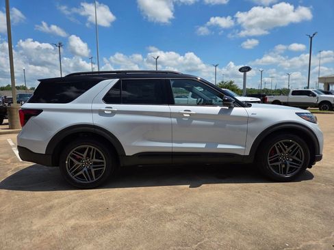 New 2026 Ford Explorer ST-Line w/ ST-Line Street Pack RWD image 11