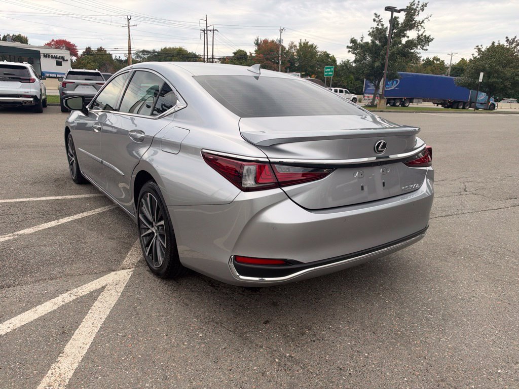 Used 2025 Lexus ES 300h w/ Premium Package FWD image 4