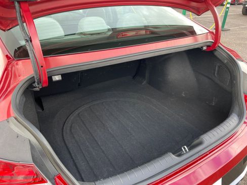 Used 2025 Hyundai Elantra Limited image 31