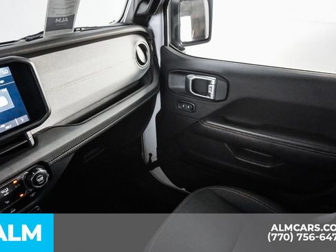 Used 2025 Jeep Wrangler Unlimited Sahara AWD/4WD image 43