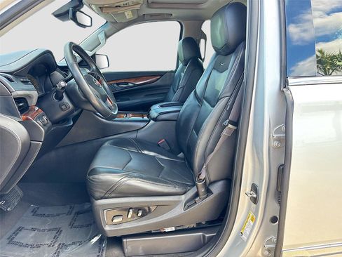 Used 2015 Cadillac Escalade ESV Luxury RWD image 21