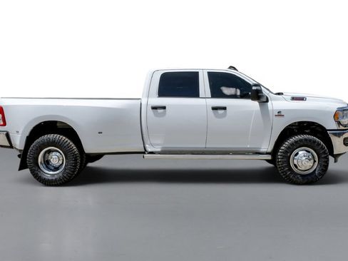 Used 2024 RAM 3500 Tradesman w/ Chrome Appearance Group AWD/4WD image 5