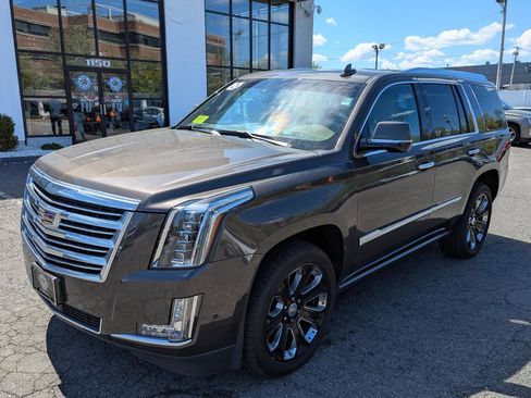 Used 2020 Cadillac Escalade Platinum AWD/4WD image 2