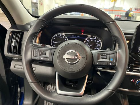 Used 2025 Nissan Pathfinder SV image 24