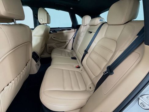 Certified 2026 Porsche Macan GTS AWD/4WD image 24