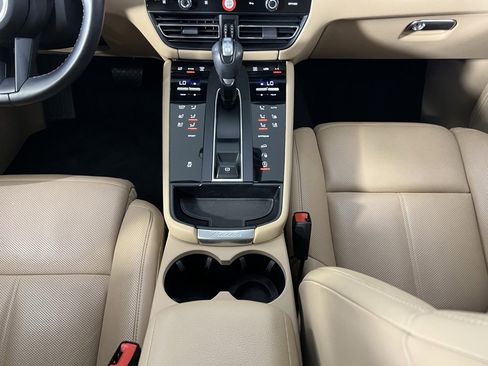 Used 2024 Porsche Macan w/ Premium Plus Package image 15