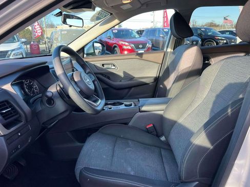 Used 2023 Nissan Rogue SV image 15