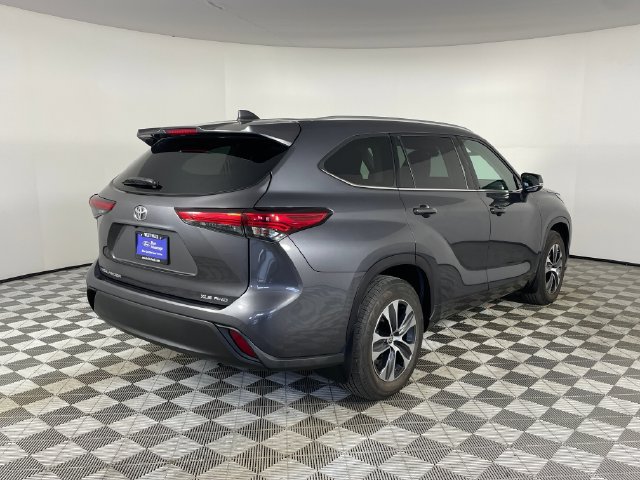 Used 2020 Toyota Highlander XLE AWD/4WD image 23
