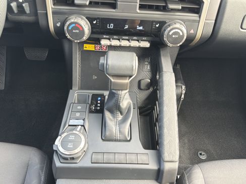 Used 2024 Toyota Tacoma SR5 AWD/4WD image 25