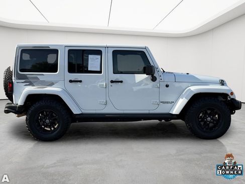Used 2017 Jeep Wrangler Unlimited Sahara AWD/4WD image 8