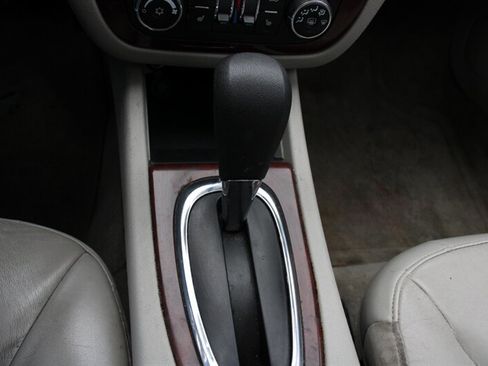 Used 2010 Chevrolet Impala LT w/ Luxury Edition Package FWD image 8