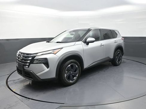 Used 2024 Nissan Rogue SV FWD image 3