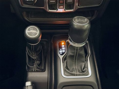 Used 2018 Jeep Wrangler Unlimited Sahara image 19