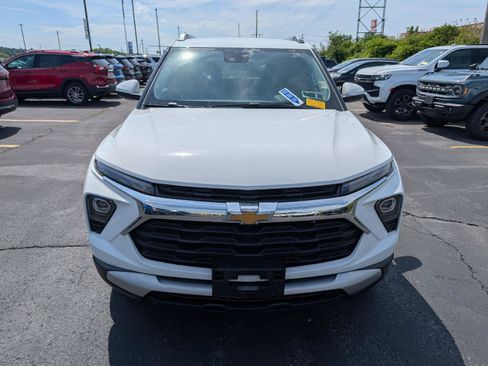 Used 2024 Chevrolet TrailBlazer LT w/ Driver Confidence Package AWD/4WD image 2